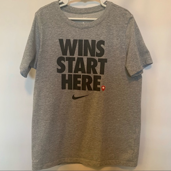 Boy’s Nike T-Shirt Medium - Picture 1 of 2